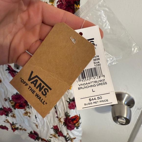 Vans White Floral Button-Front Dress Size large NWT - Picture 3 of 5